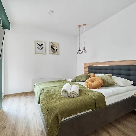 شقة Prusa Stylish With Balcony By Renters *